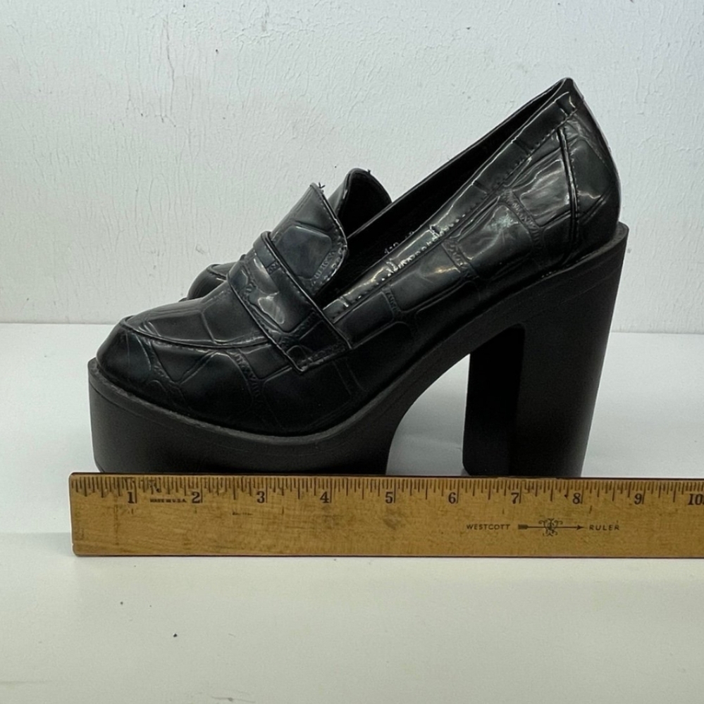 Edgy Faux Leather Platform Block Loafer Heels Size 7.5 NWOT